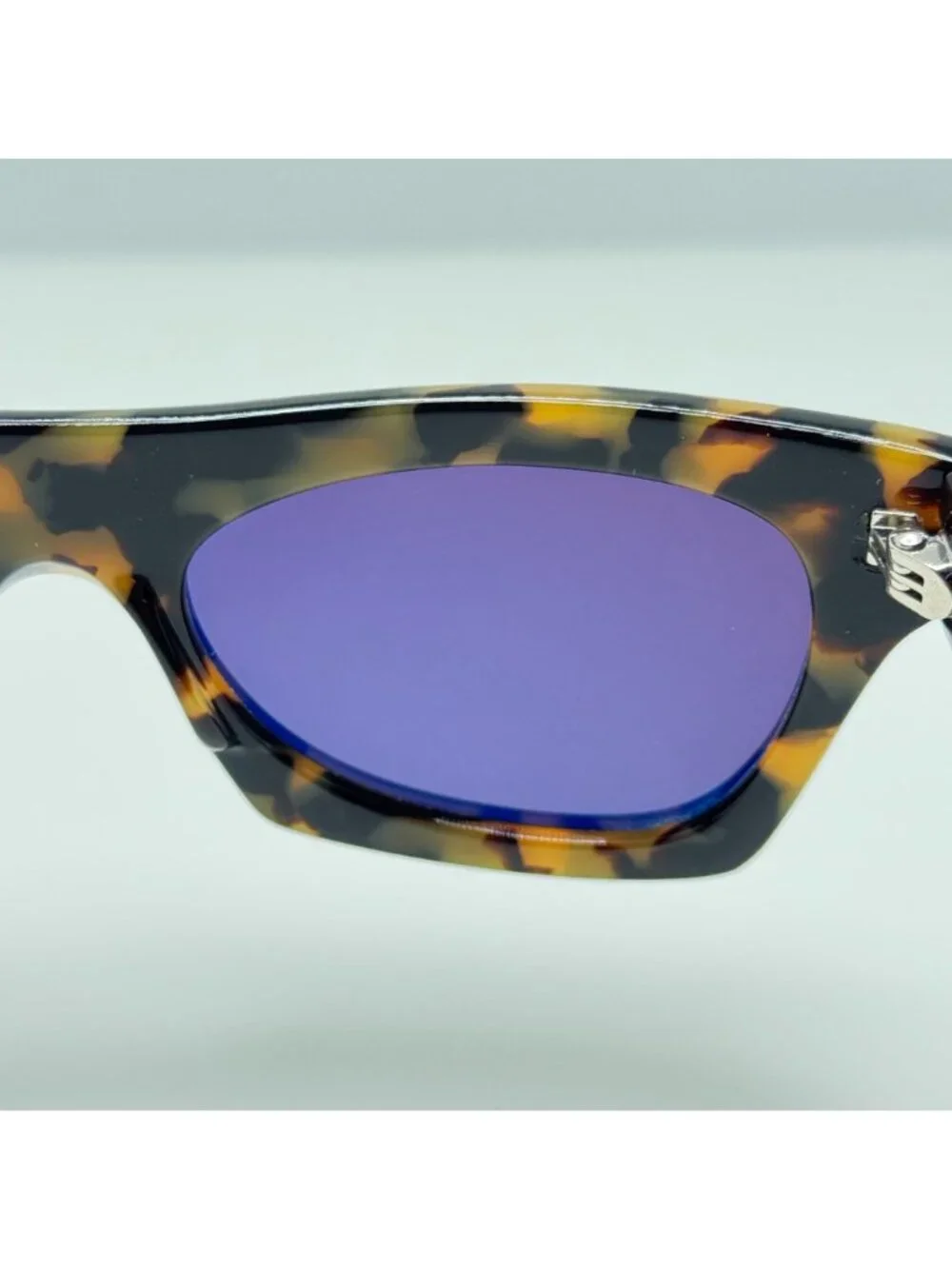 Eyemusement Zee Tort/Tort Sunglasses 52-19-145